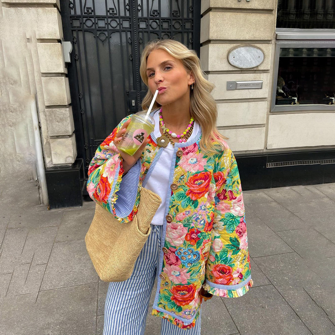 Paula – Lässige Damen Steppjacke mit floralem Muster und Rundhalsausschnitt