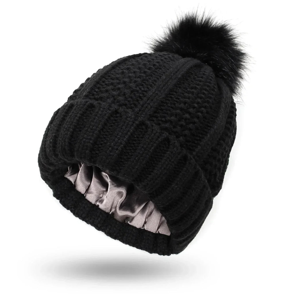Sofía – Strickmütze mit Satinfutter und Bommel für Damen