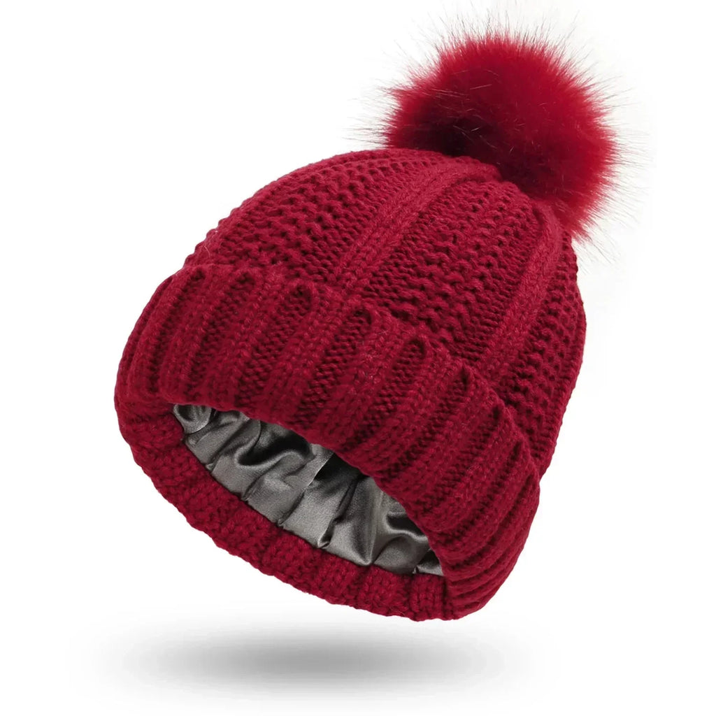 Sofía – Strickmütze mit Satinfutter und Bommel für Damen