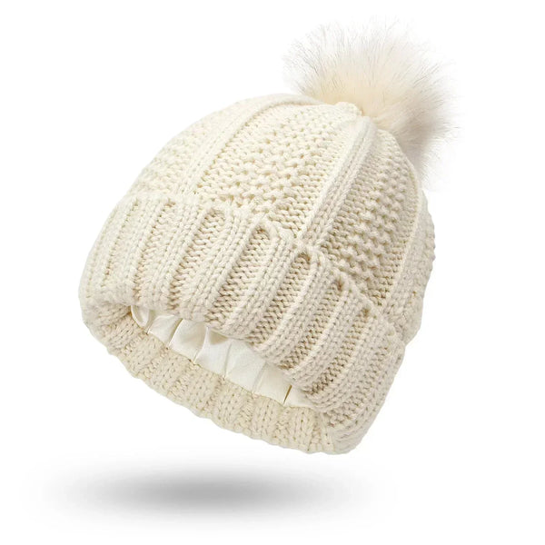 Sofía – Strickmütze mit Satinfutter und Bommel für Damen