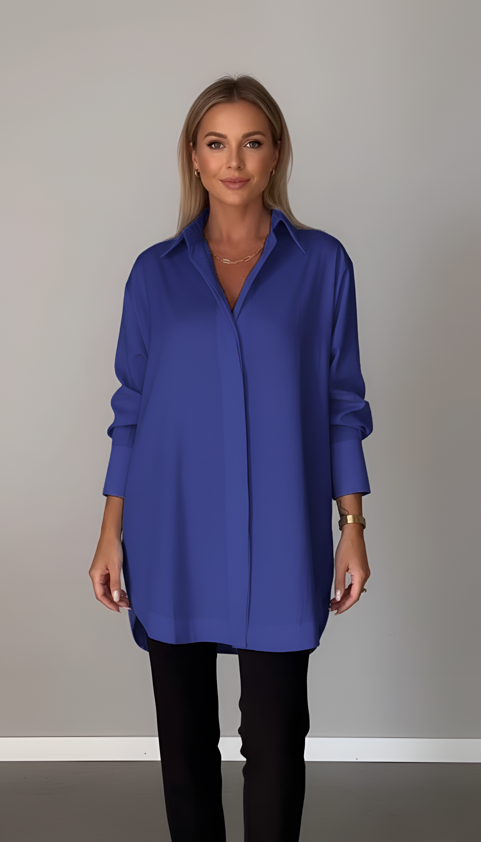 Lisa – Elegant oversized cotton shirt with classic collar for Women - Image 4