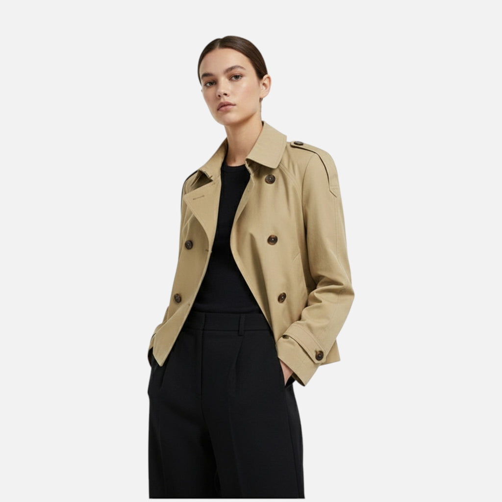Clara – Elegante Damen Kurzjacke mit Stehkragen und Bindegürtel