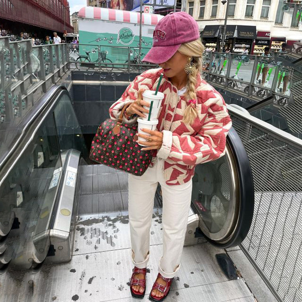 Paula – Lässige Damen Steppjacke mit floralem Muster und Rundhalsausschnitt
