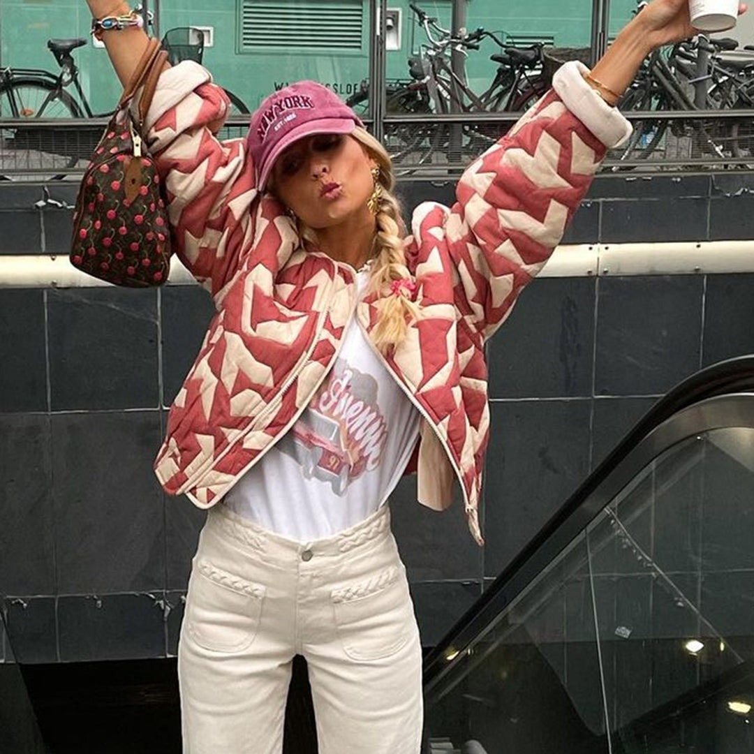 Paula – Lässige Damen Steppjacke mit floralem Muster und Rundhalsausschnitt