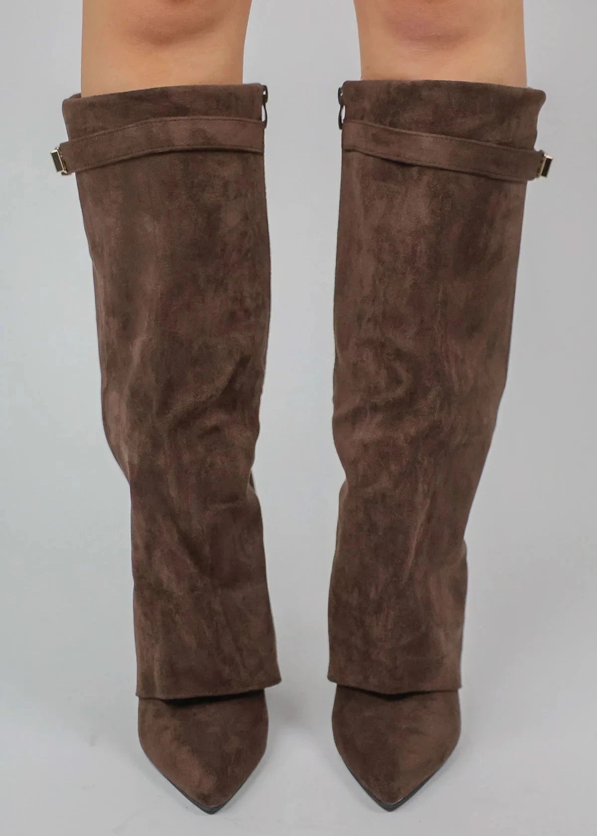 Damen Stiefel kniehoch mit geradem Schaft und spitzem Design - J&B - 11 - Annoboutique