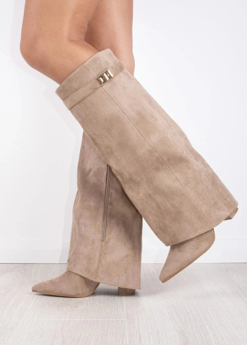 Damen Stiefel kniehoch mit geradem Schaft und spitzem Design - J&B - 2 - Annoboutique