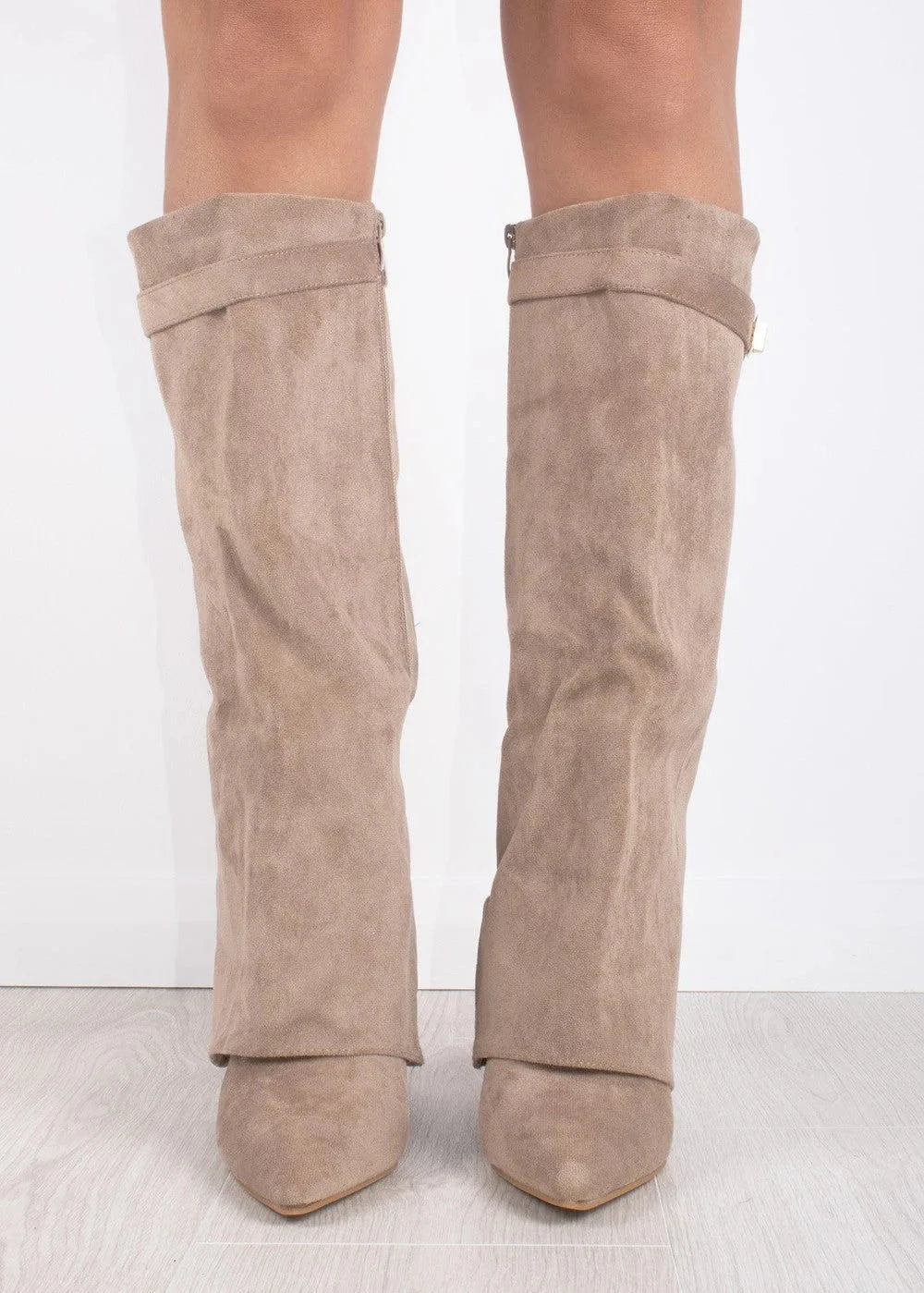Damen Stiefel kniehoch mit geradem Schaft und spitzem Design - J&B - 10 - Annoboutique