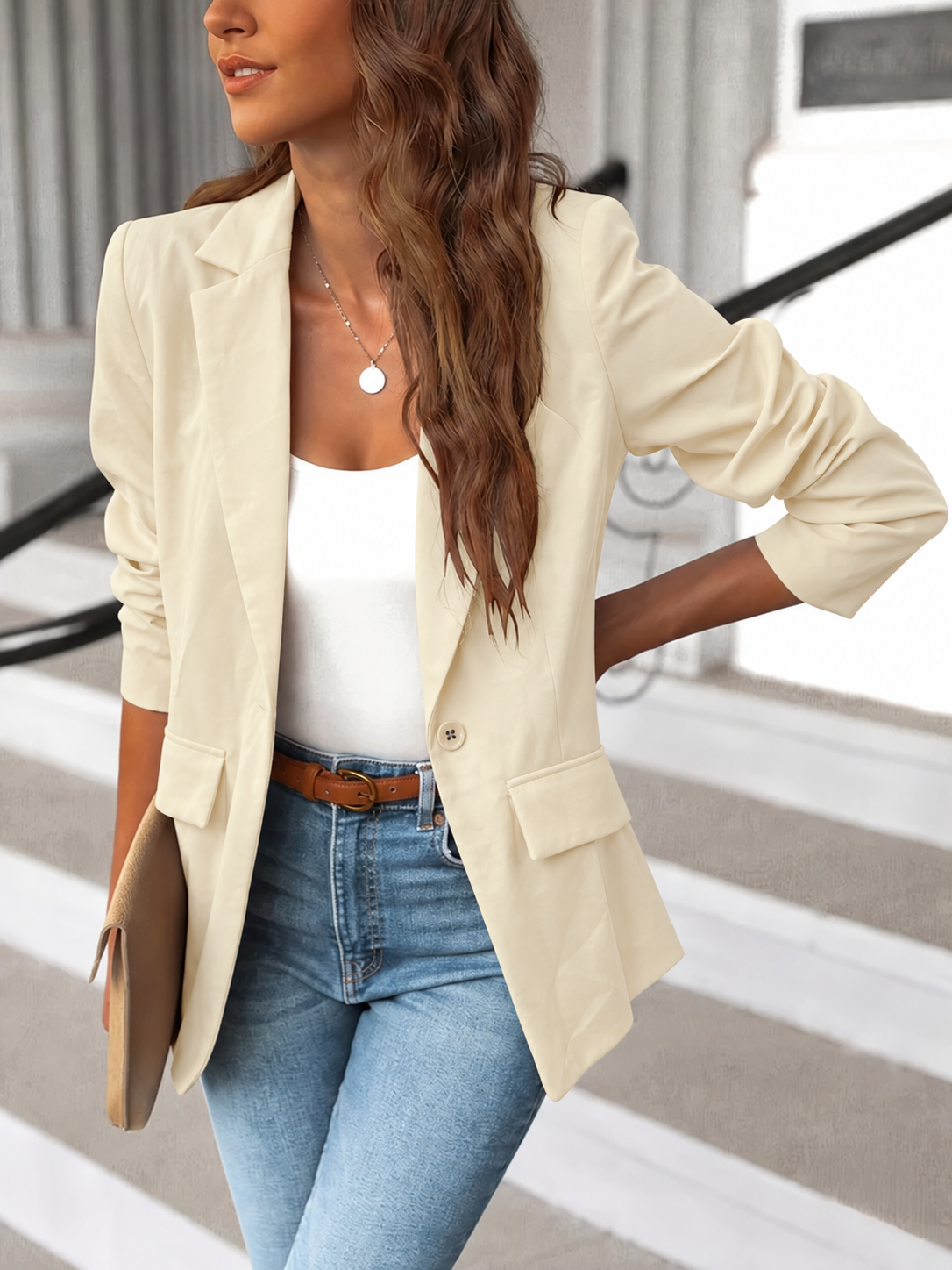 Eleganter taillierter Damenblazer mit Ein-Knopf-Verschluss