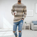 Svart strikkegenser LANDYN, herremote, casual stil, kombinert med blå jeans. Perfekt for høst- og vintermote. Komfortabel og trendy design.