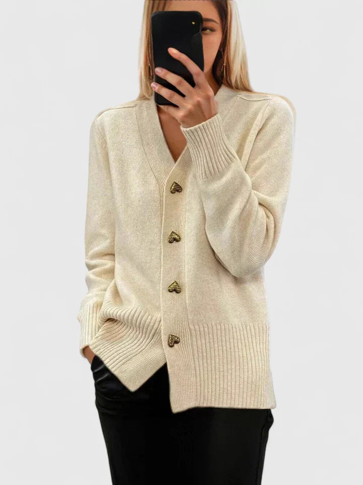 Damen Cardigan mit stilvollen herzförmigen Knöpfen und V-Ausschnitt - J&B - 7 - Annoboutique