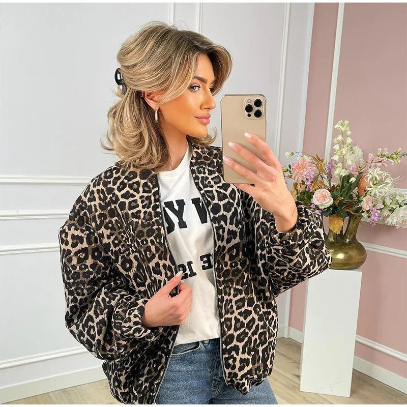 Leona – Damen Bomberjacke mit Leopardenmuster und Reißverschluss