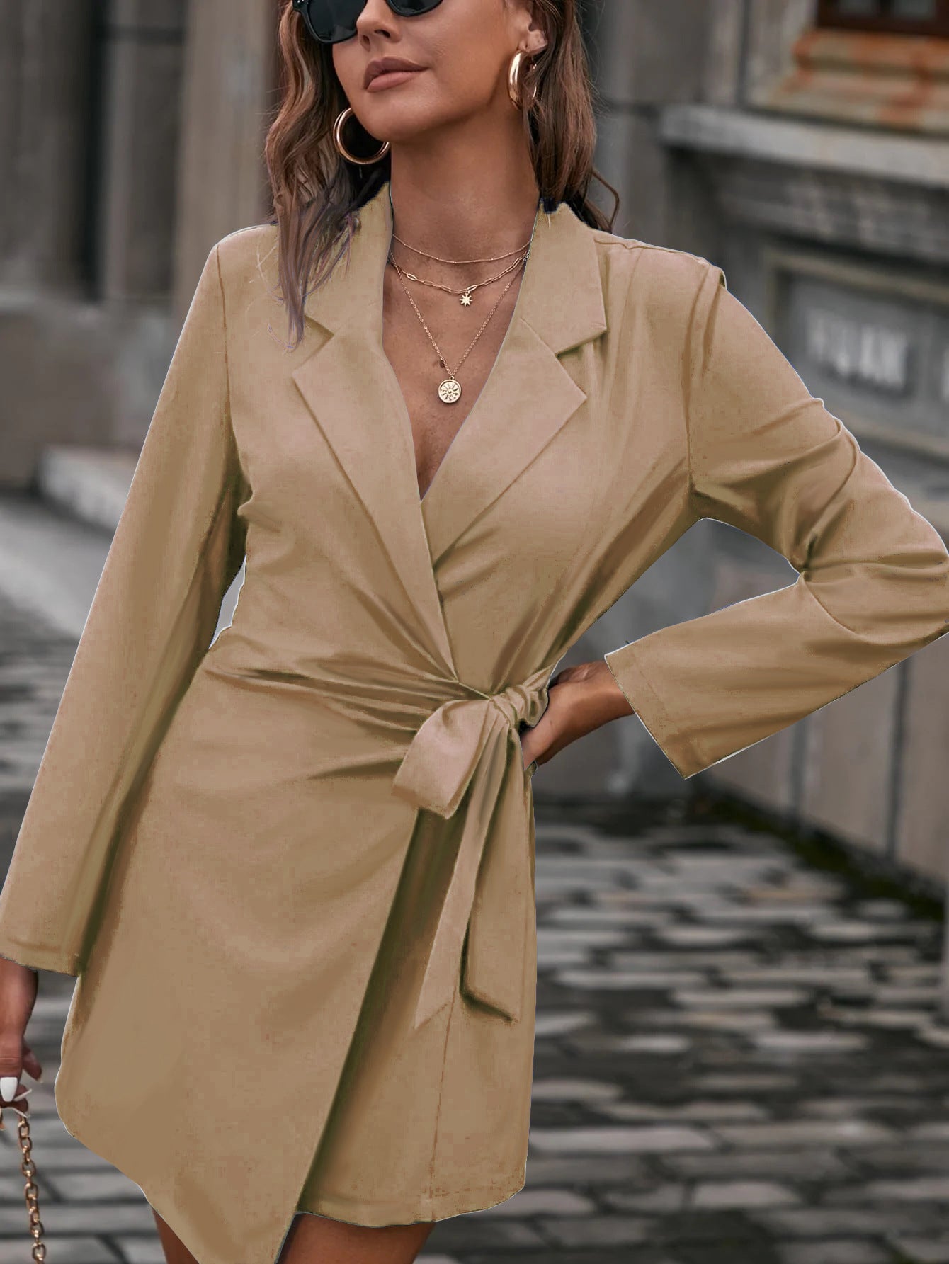 Amelia - Damenkleid mit Reverskragen und Taillengürtel