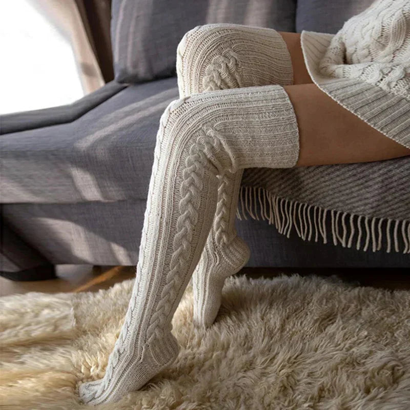 Clara – Strick-Overknee-Socken mit Zopfmuster für Damen