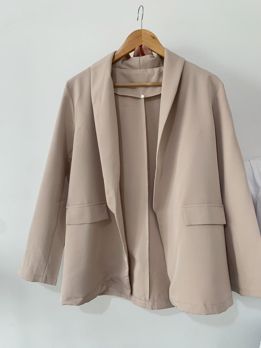 Laura – Klassischer Damenblazer mit tailliertem Schnitt