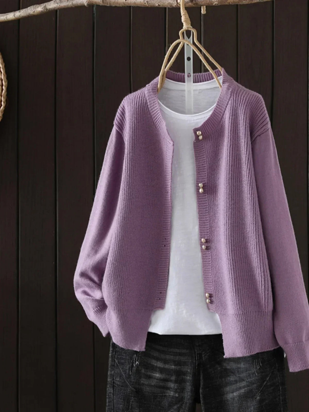 Klara – Elegante Damen Strickjacke mit Perlenknöpfen