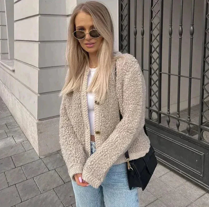 Clara - Damen-Strickjacke im Teddystyle mit Knopfleiste vorne