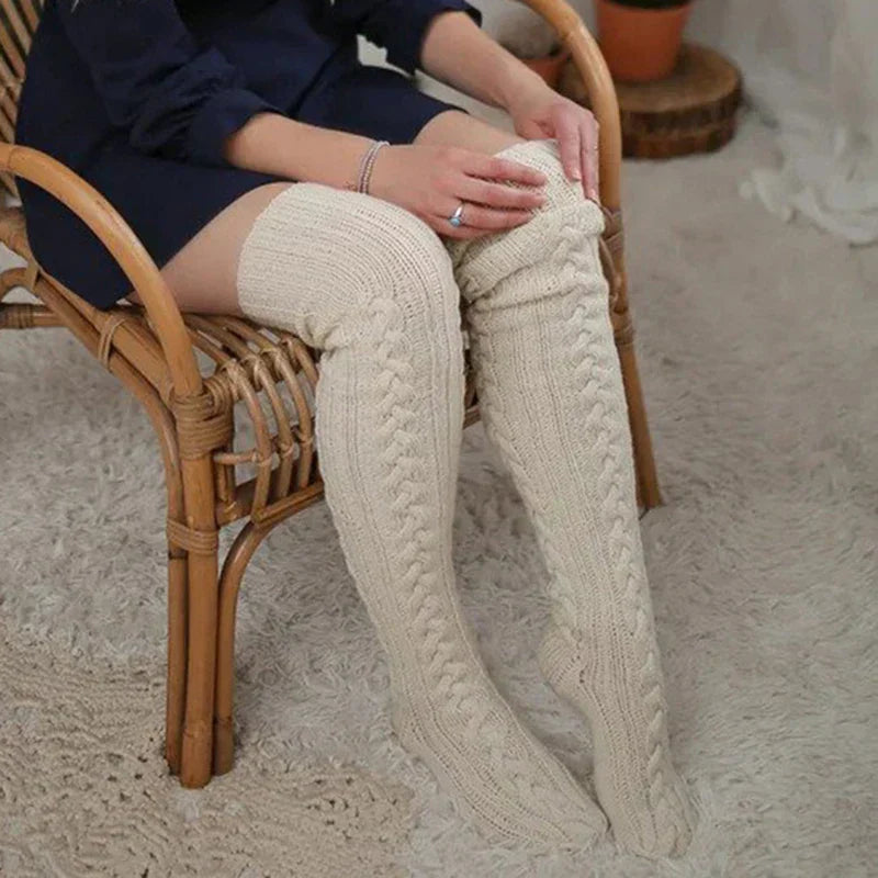 Clara – Strick-Overknee-Socken mit Zopfmuster für Damen