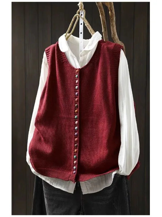 Maria – Damen-Strickweste mit Verspieltem Knopfdesign