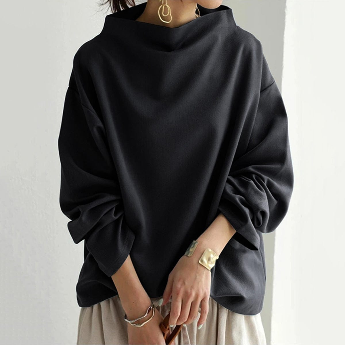 Clara – Moderner Damen Pullover mit elegantem Faltkragen