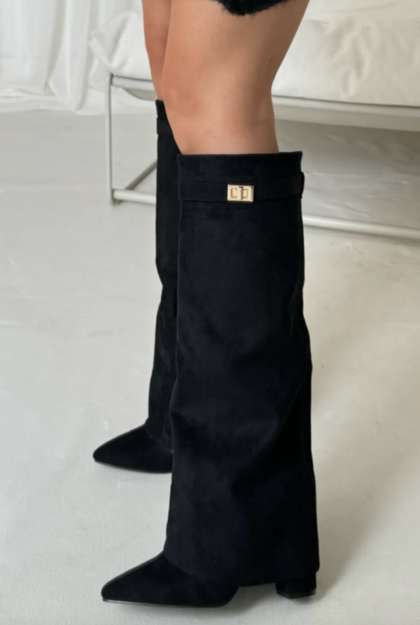 Damen Stiefel kniehoch mit geradem Schaft und spitzem Design - J&B - 1 - Annoboutique