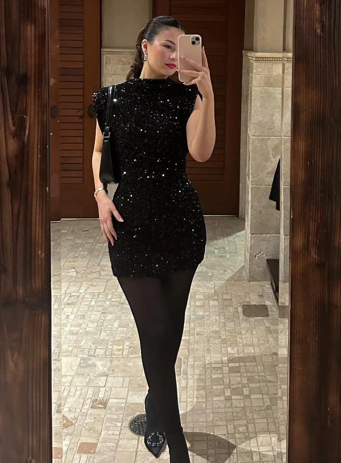 Isabella – Elegantes Damen Paillettenkleid mit markanter Schulterpartie