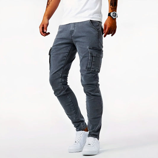 Finn – Schmal geschnittene Cargo-Jeans