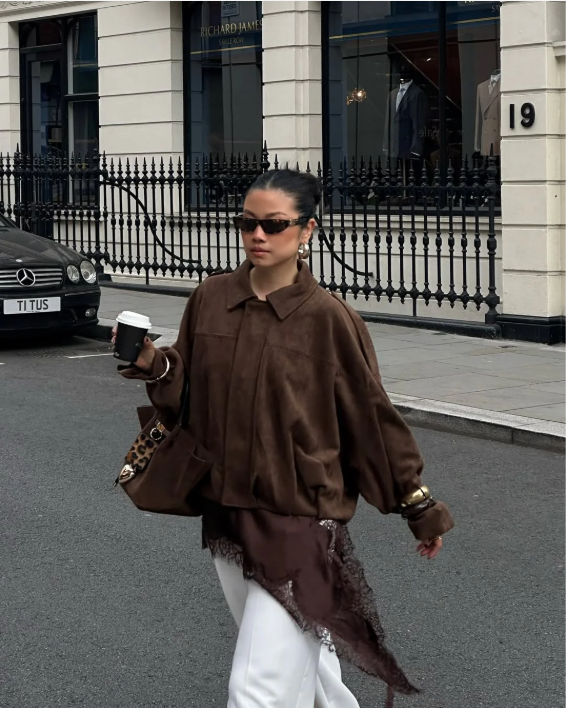 Inés – Oversized Velours Damenjacke