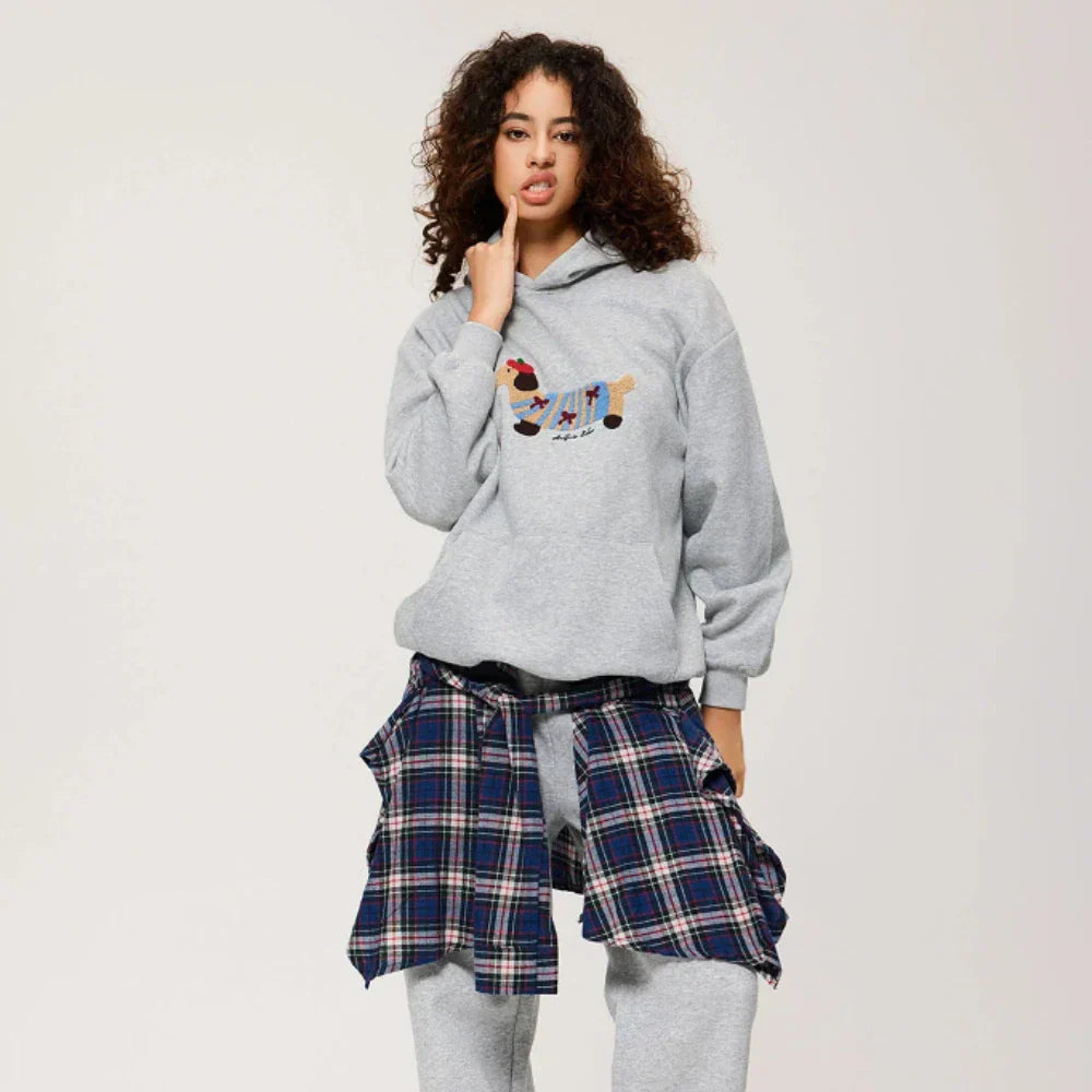 Pablo – Verspielter Hoodie Unisex mit gesticktem Hunde-Motiv
