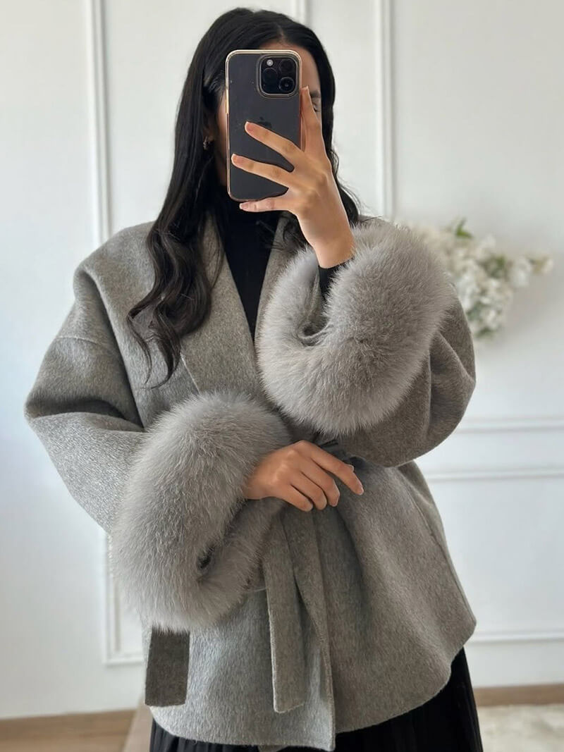 Valeria – Eleganter Wickelmantel Damen mit Fellärmeln