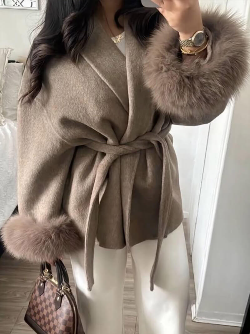 Valeria – Eleganter Wickelmantel Damen mit Fellärmeln