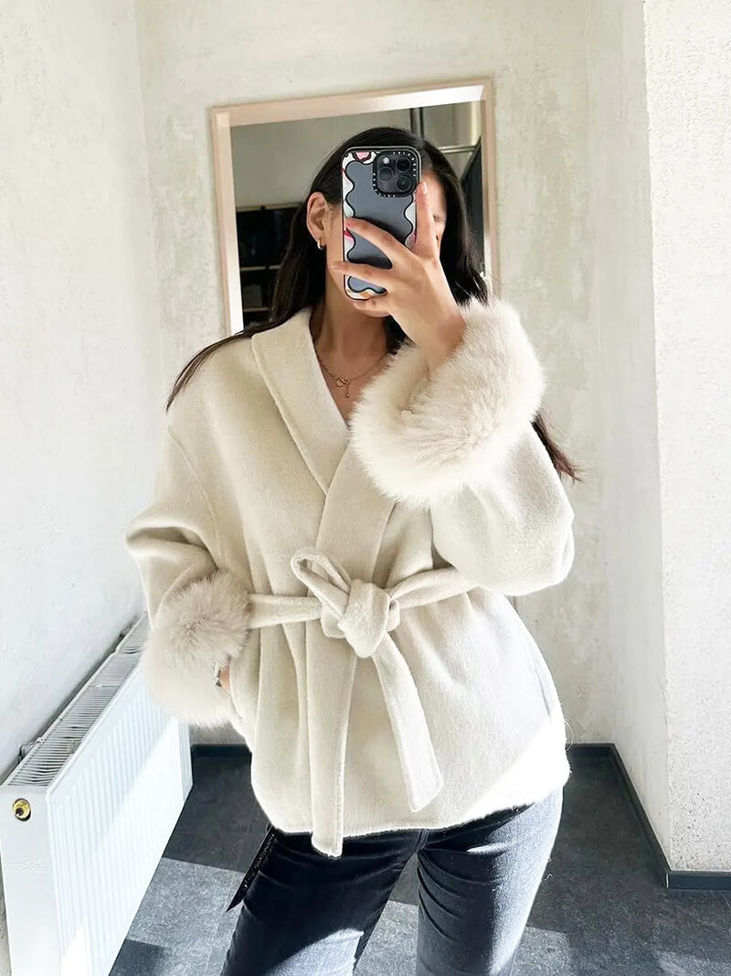 Valeria – Eleganter Wickelmantel Damen mit Fellärmeln