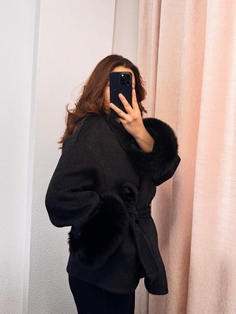 Valeria – Eleganter Wickelmantel Damen mit Fellärmeln