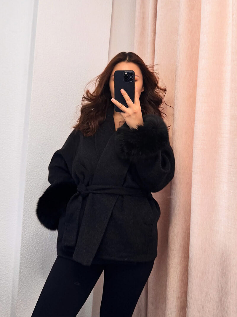 Valeria – Eleganter Wickelmantel Damen mit Fellärmeln