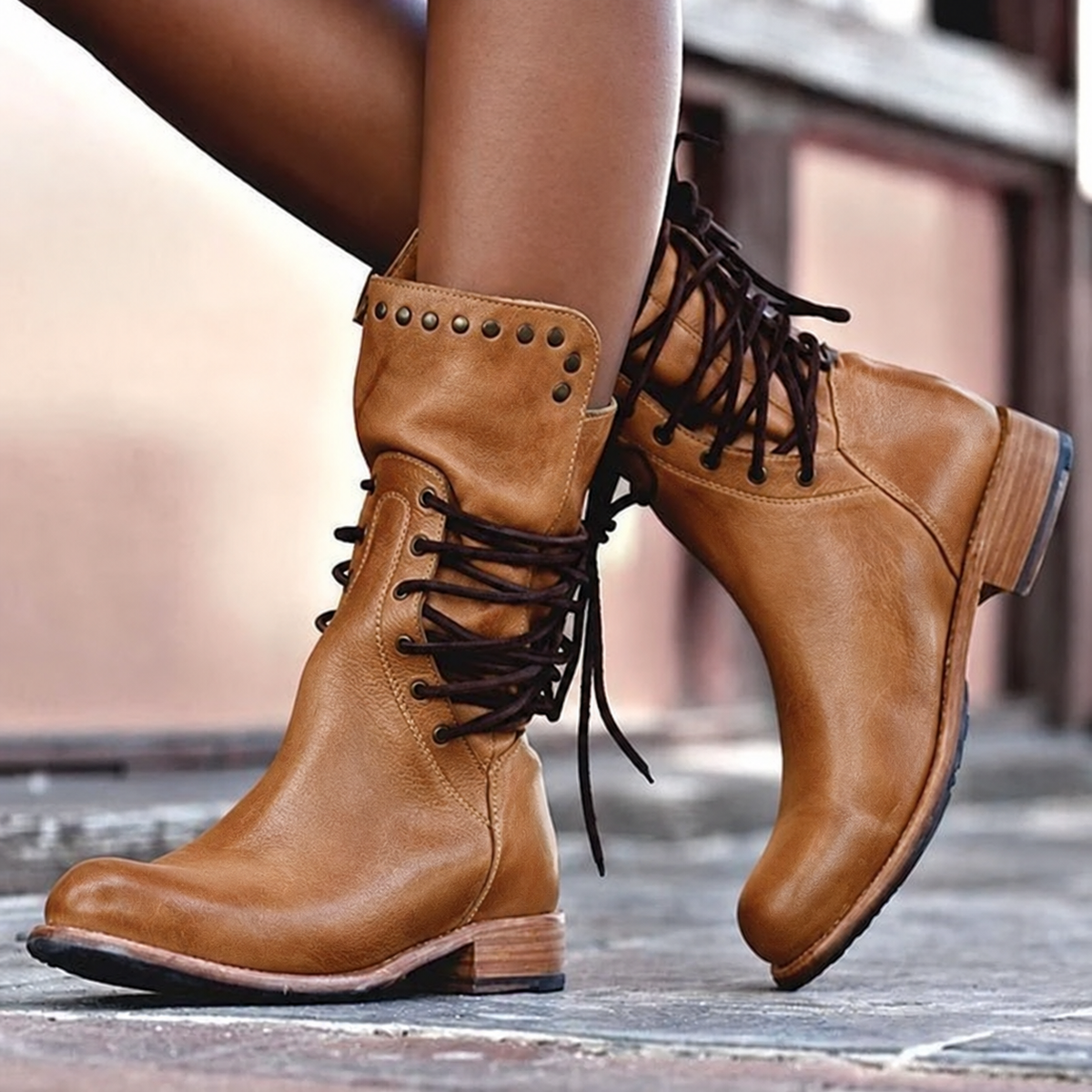 Modische Damen Stiefeletten mit Schnürung und dekorativen Nieten