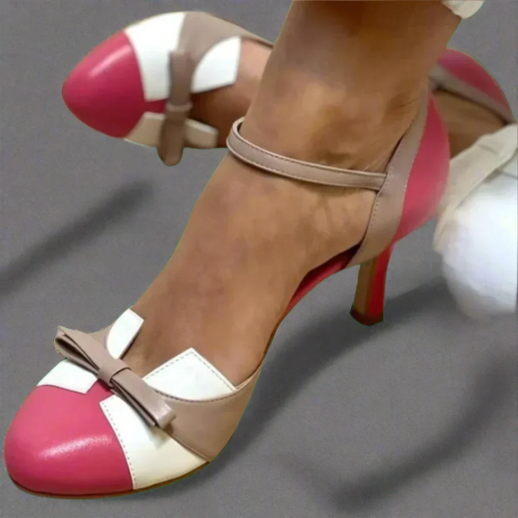 Emilia – Damen Pumps mit Knöchelriemen und Schleifendetail