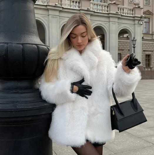 Florence – Luxuriöser Kunstfell Damen Wintermantel mit Volumenkragen