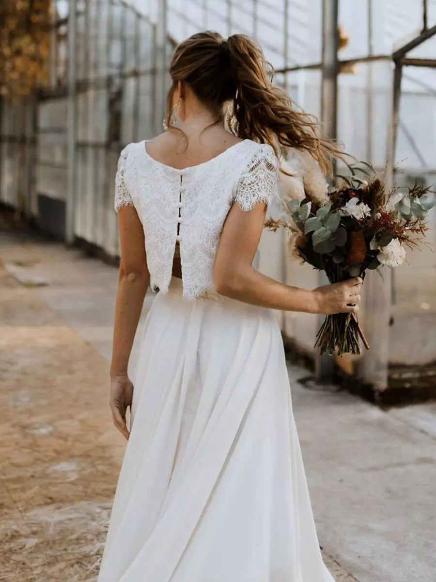 Alba – Elegantes Damen Brautkleid mit Spitzenoberteil und fließendem Rock