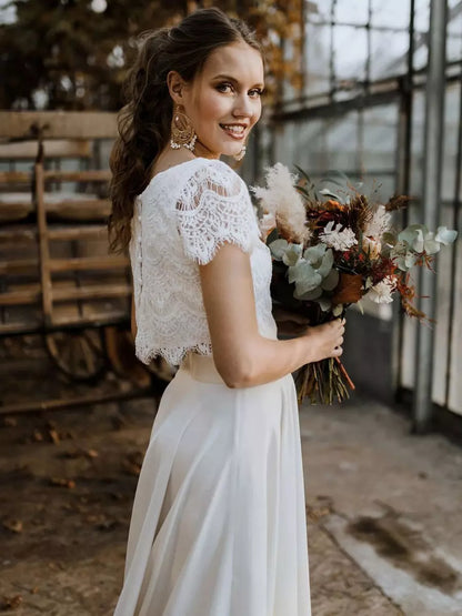 Alba – Elegantes Damen Brautkleid mit Spitzenoberteil und fließendem Rock