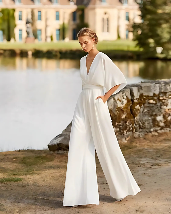 Clara – Damen Jumpsuit mit V-Ausschnitt und weitem Bein