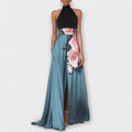 Clara – Abendkleid mit Blumendruck und Neckholder-Design