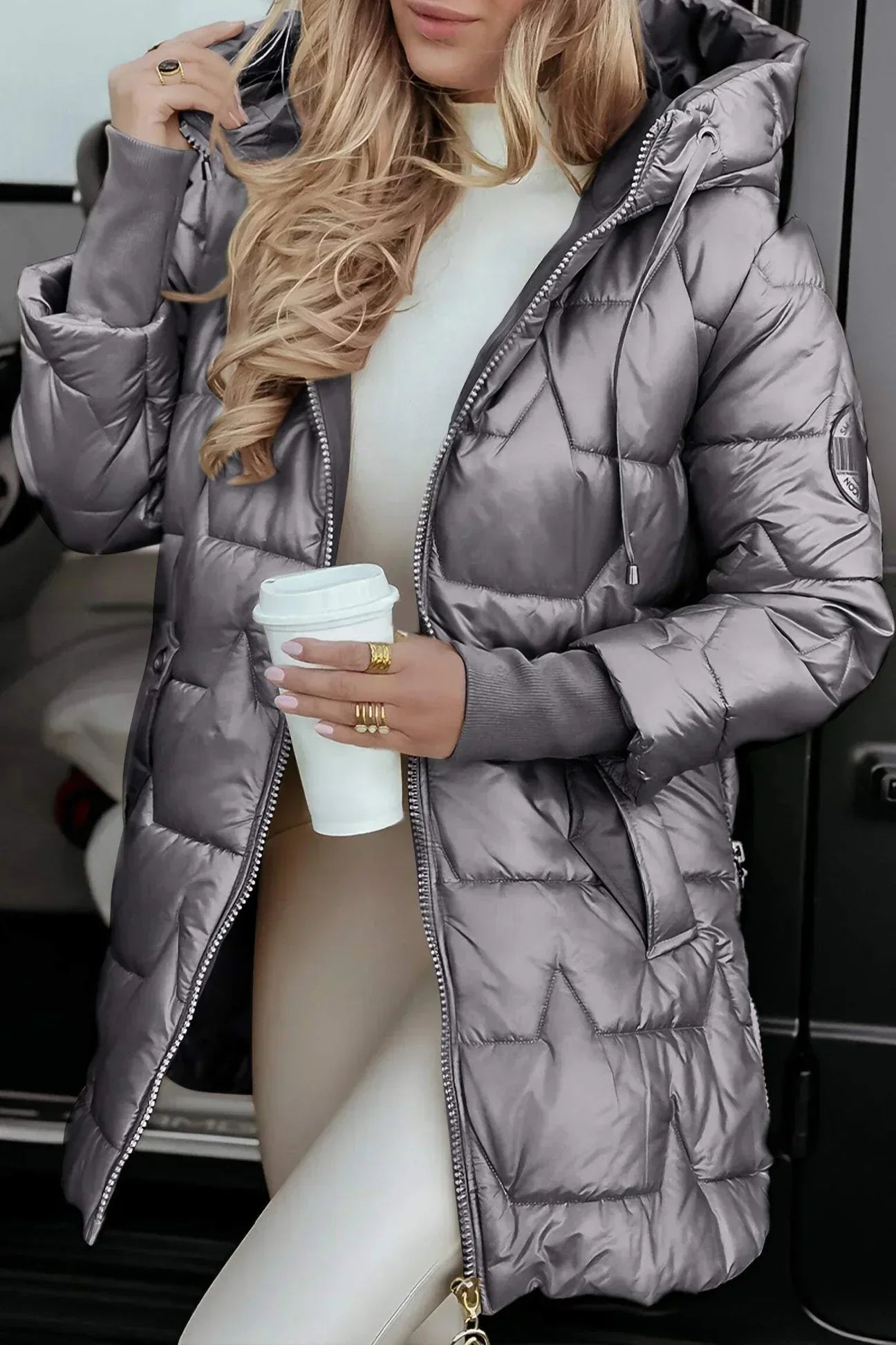 Amelia – Elegante Steppjacke mit Kapuze für Damen