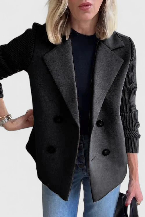 Marisela – Eleganter Damen Blazer mit Strickärmeln & Doppelreihe