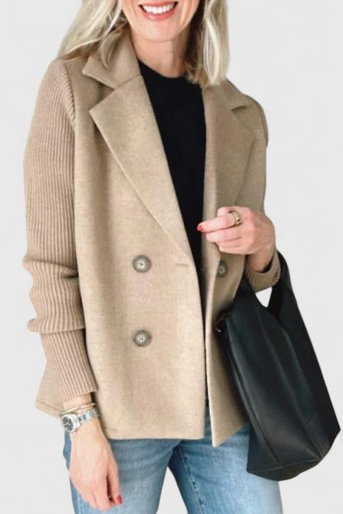 Marisela – Eleganter Damen Blazer mit Strickärmeln & Doppelreihe