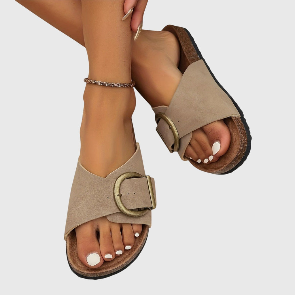Leonie – Damen Komfort Pantoletten mit breitem Riemen und Schnalle
