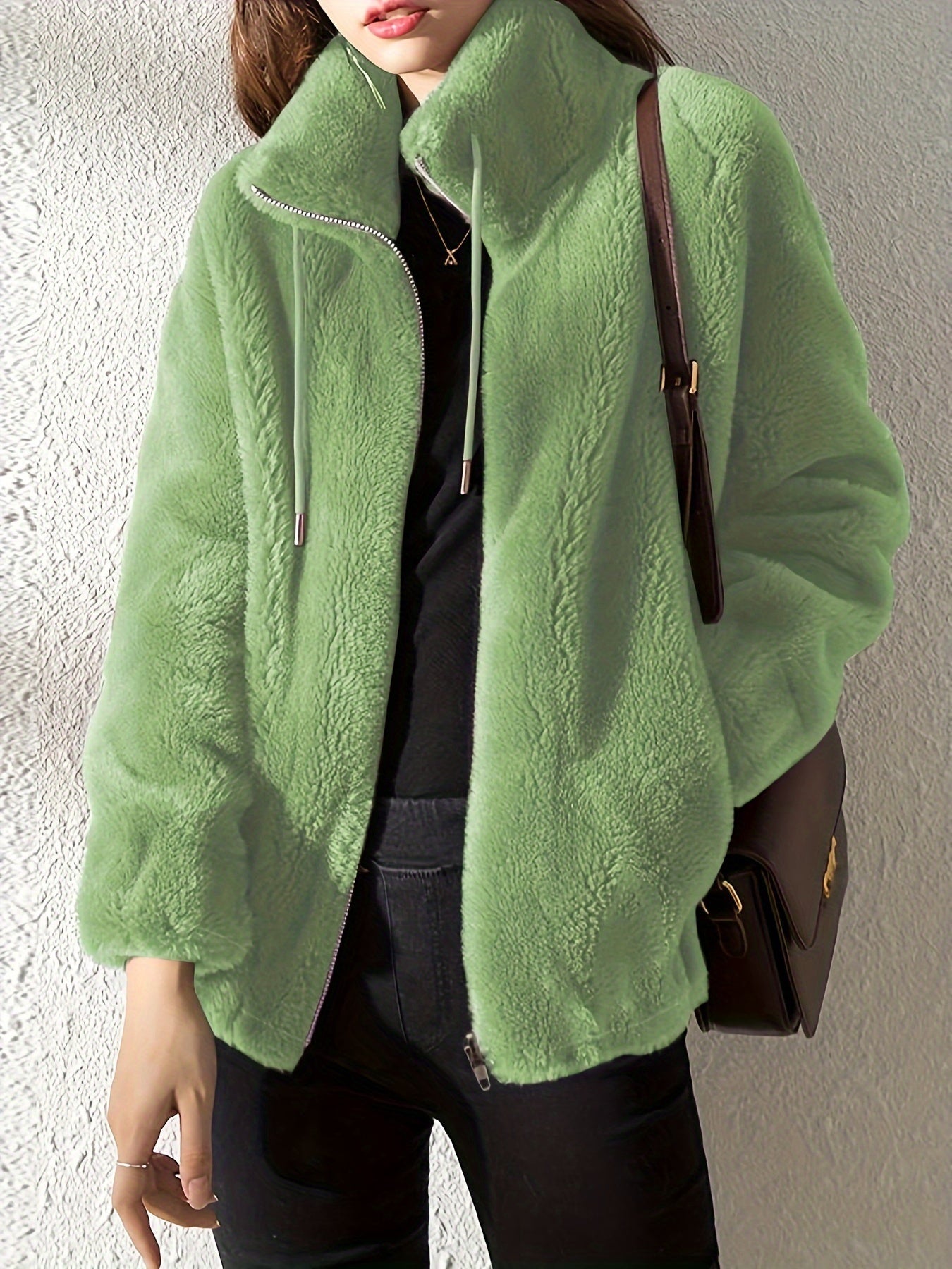 Dagmara – Flauschige Kunstpelz Damenjacke mit Stehkragen