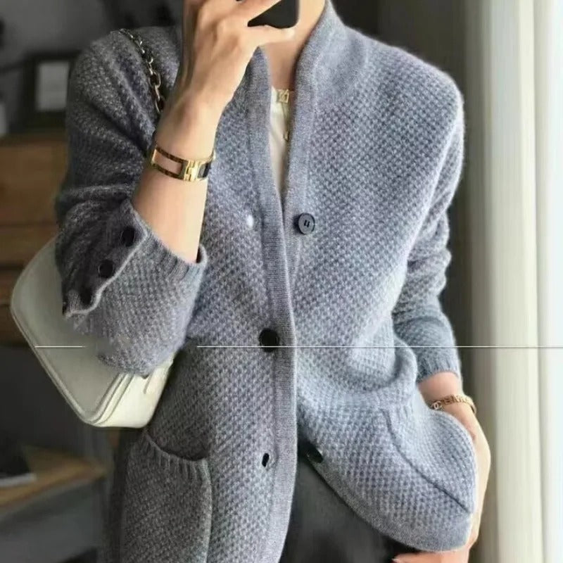 Amira – Damen Strickjacke mit Knöpfen