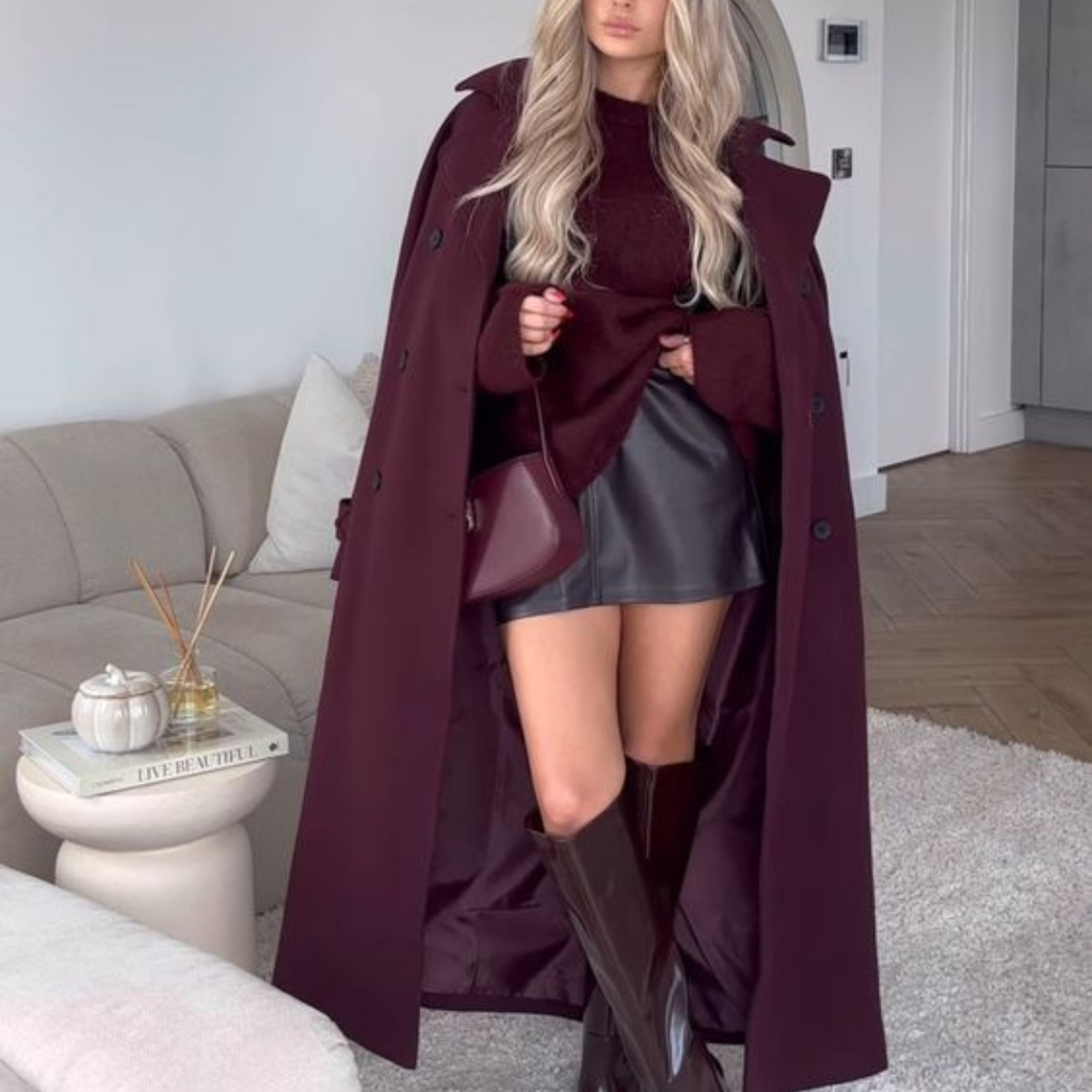 Burgundy Belle Coat™ – elegante damesmantel in bordeaux met klassieke snit en luxe uitstraling bij Becker’s Amsterdam