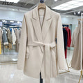 Eleganter taillierter Damenblazer mit Gürtel - J&B - 1 - Annoboutique