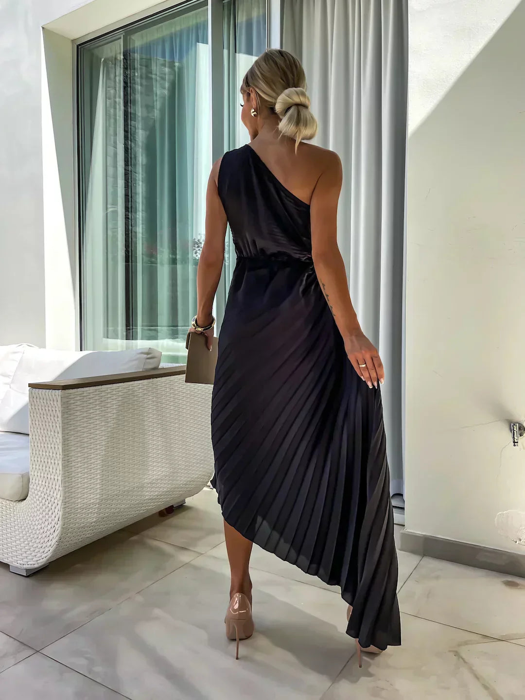 Sophia – One-Shoulder Damen Plisseekleid mit Blumendetail