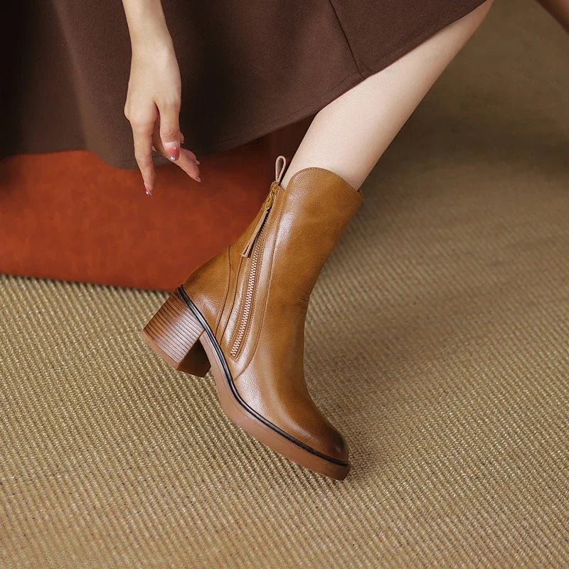 Ava – Elegante Damen Stiefelette mit Blockabsatz und Reißverschluss